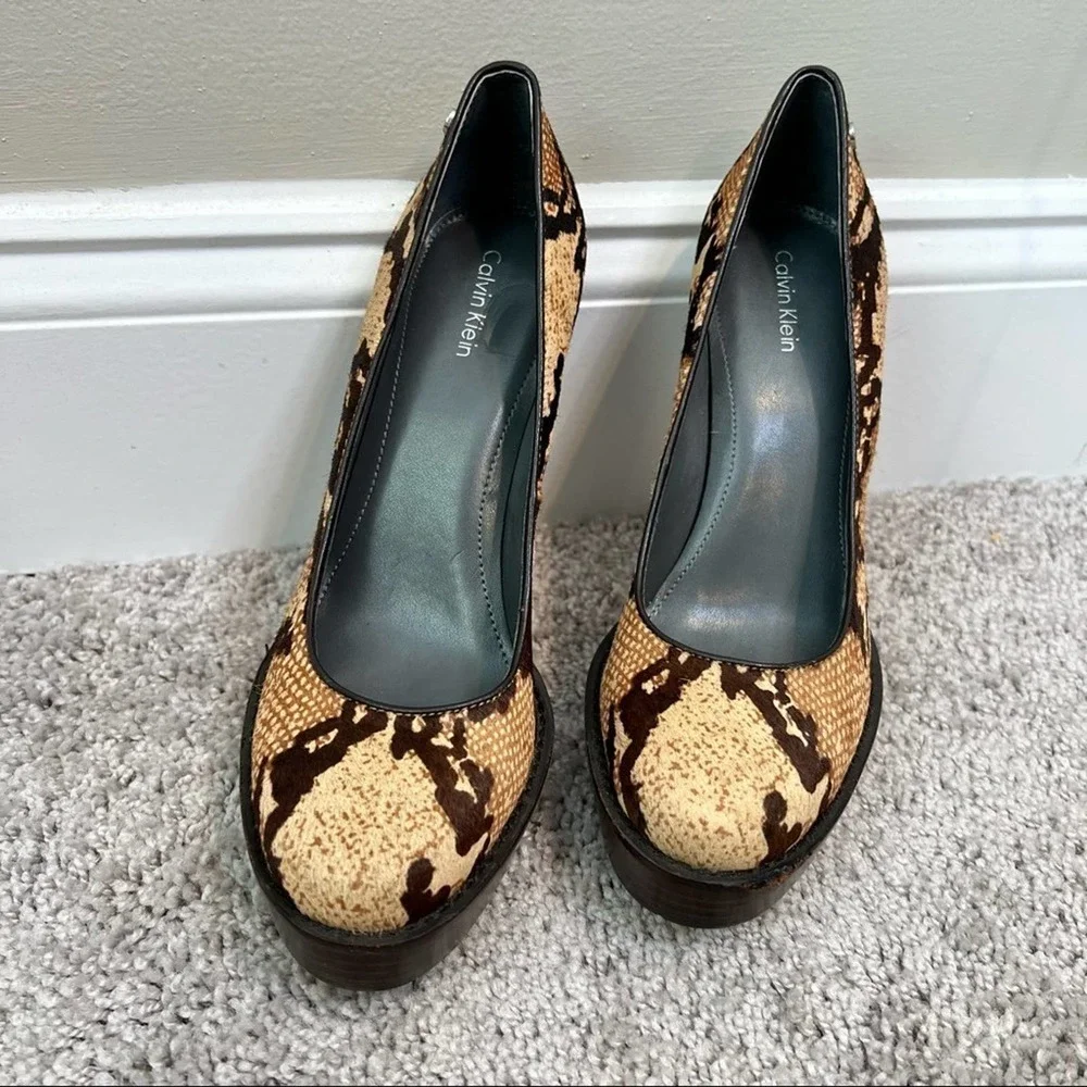 Calvin Klein animal print platform shoes size 7.5   #024-1